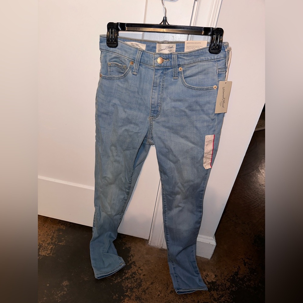 NWT Universal Thread *Sz 4 SHORT* High Rise Skinny Jeans Light Wash - Picture 2 of 6